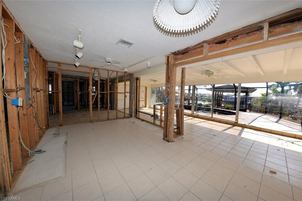 230 Randy LN-6