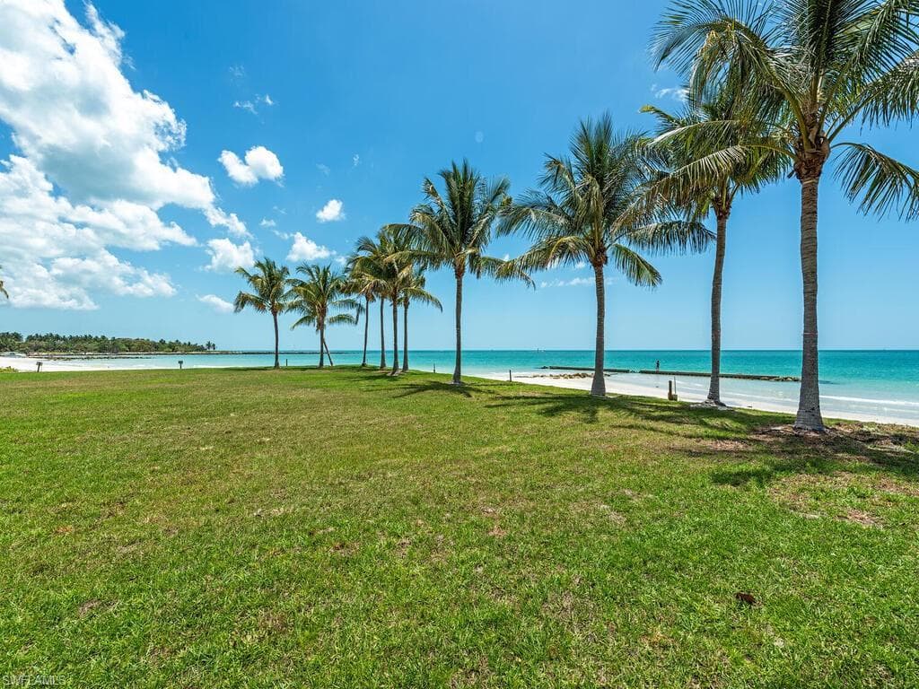 4550 GORDON DR-4