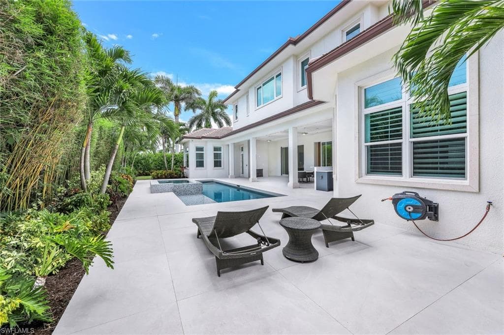 569 Neapolitan WAY-41
