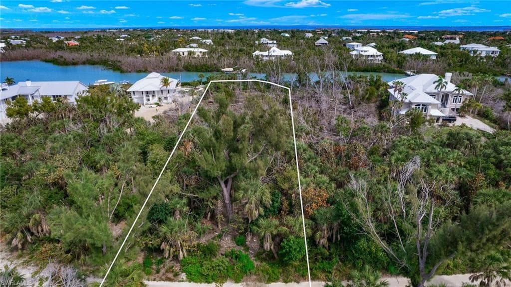 6008 White Heron LN-22