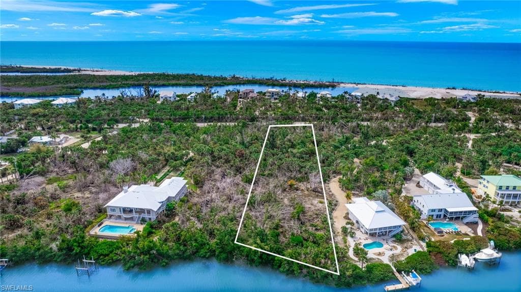 6008 White Heron LN-3