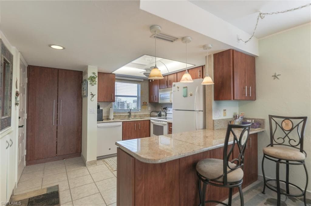 6899 Estero BLVD 251-4
