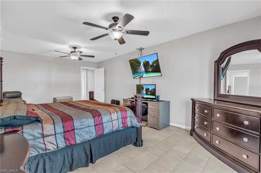 883 Coconut CIR E-16