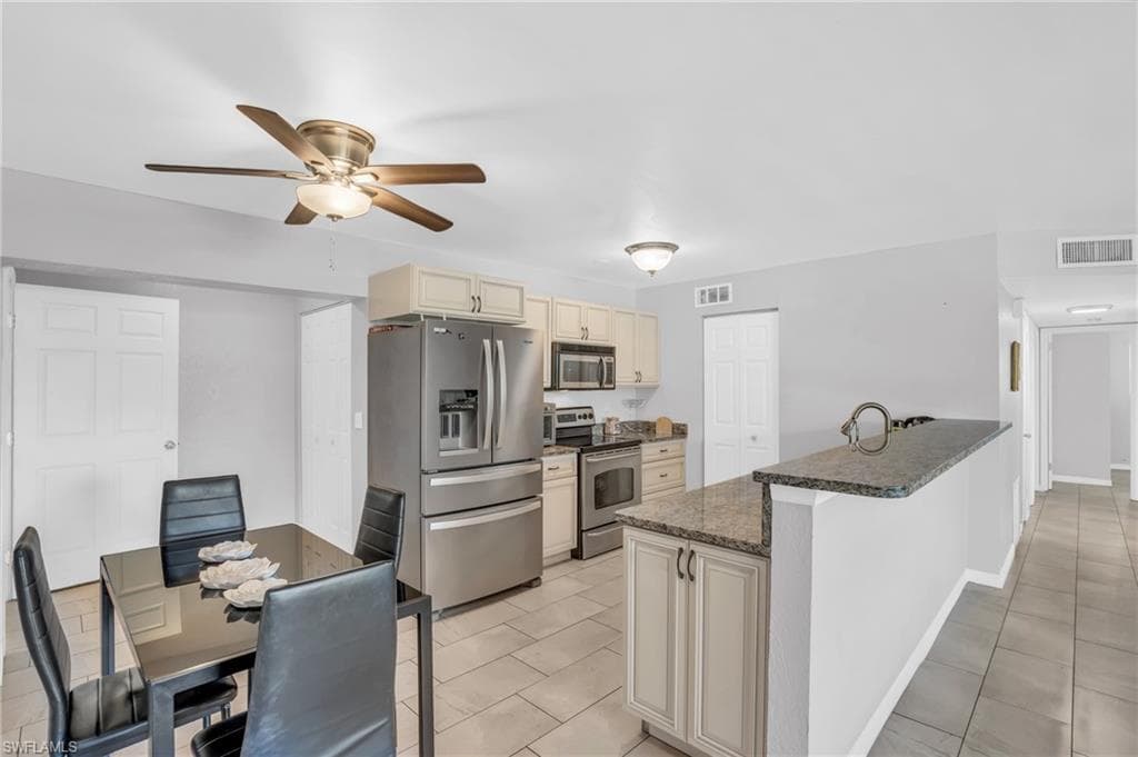883 Coconut CIR E-7