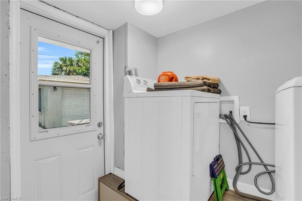 883 Coconut CIR E-28