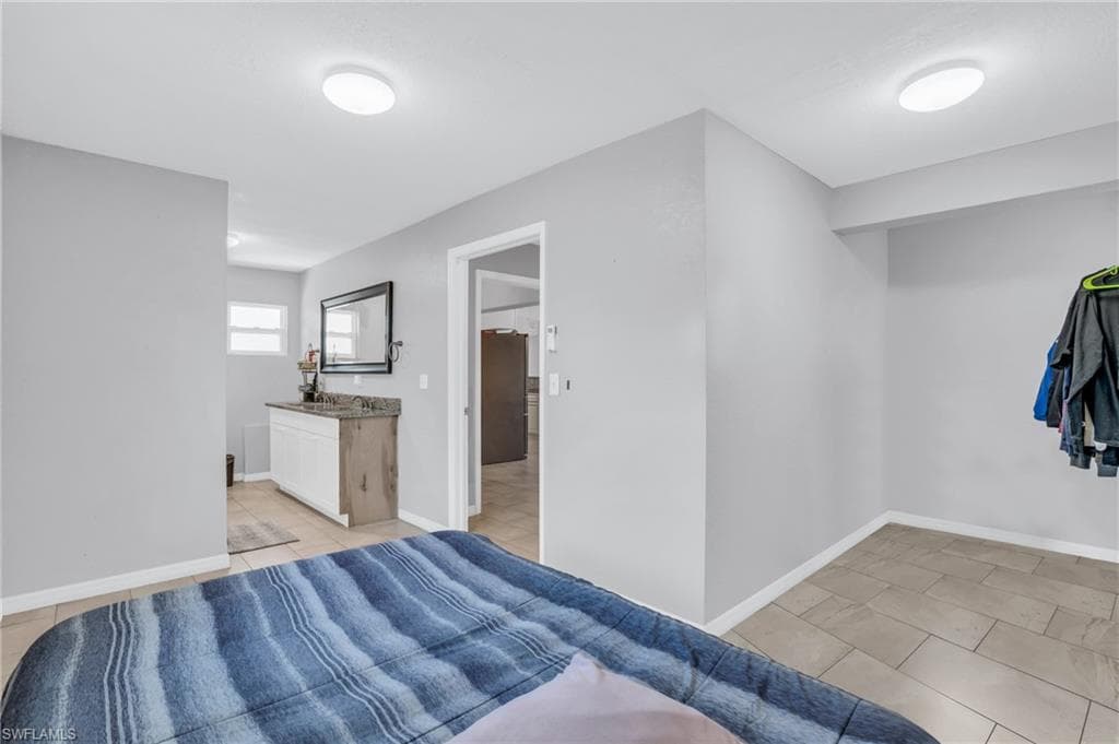 883 Coconut CIR E-20
