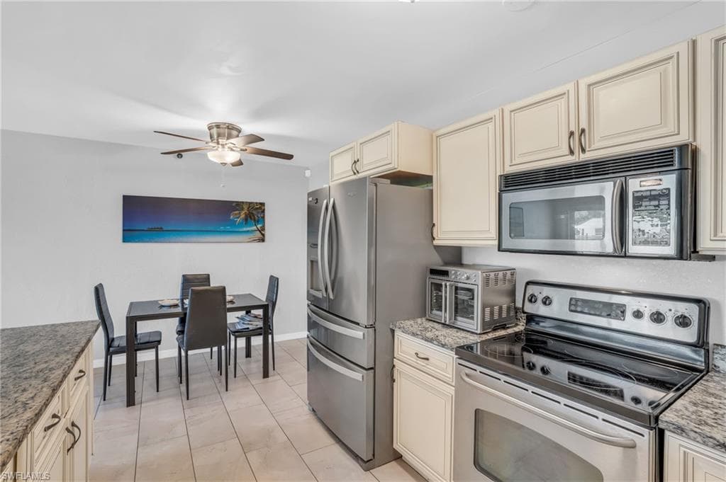 883 Coconut CIR E-8