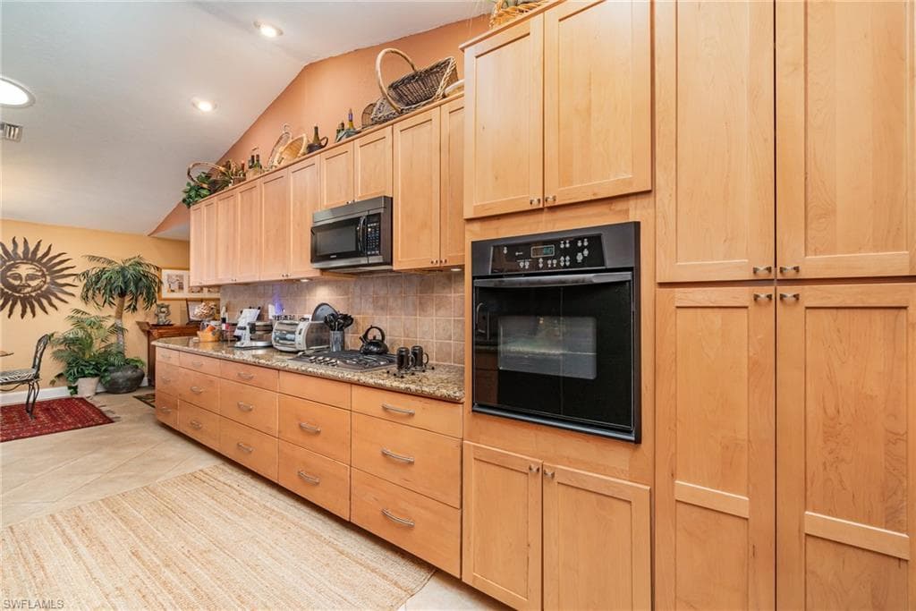 15854 Gleneagle CT-16