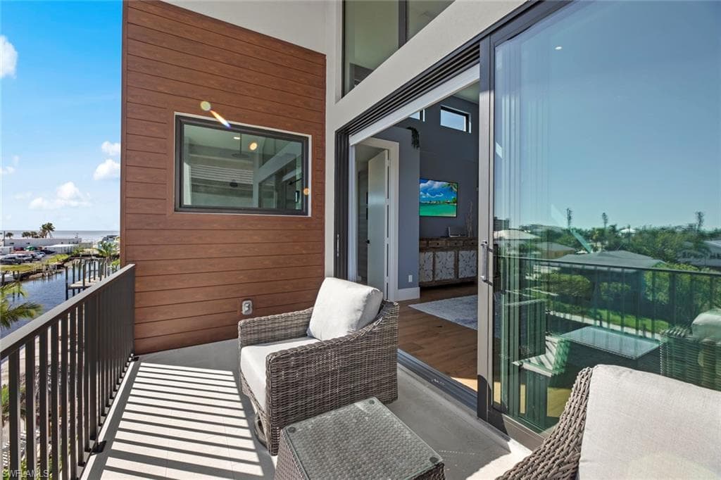 250 Crescent ST-27