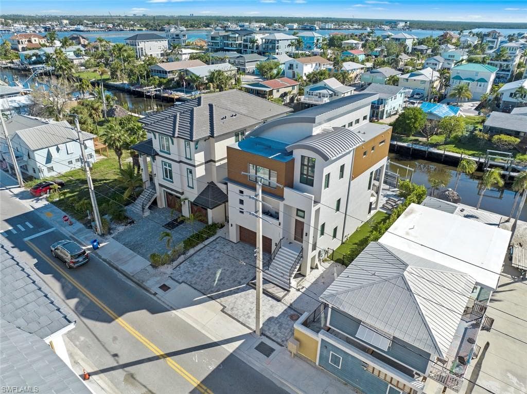 250 Crescent ST-2