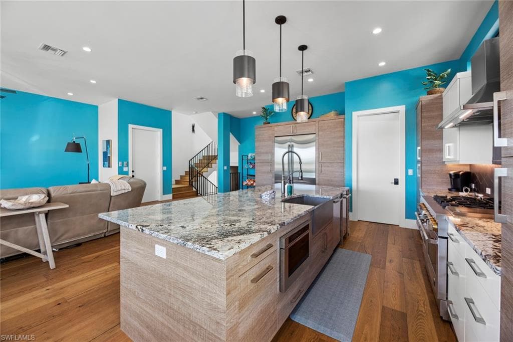 250 Crescent ST-12