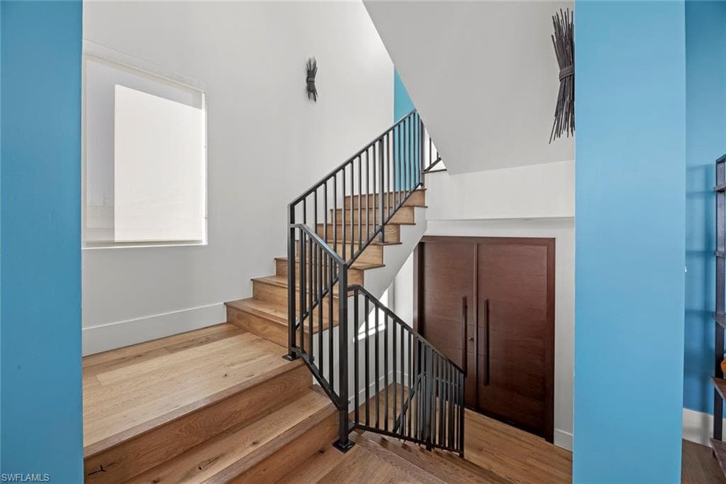 250 Crescent ST-20