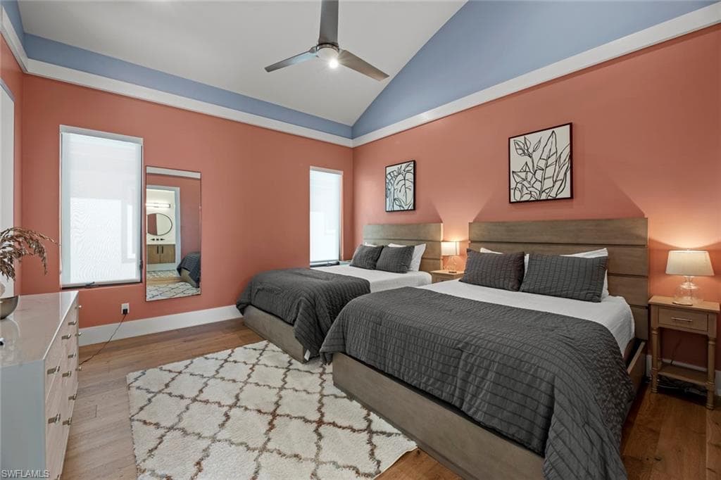 250 Crescent ST-33