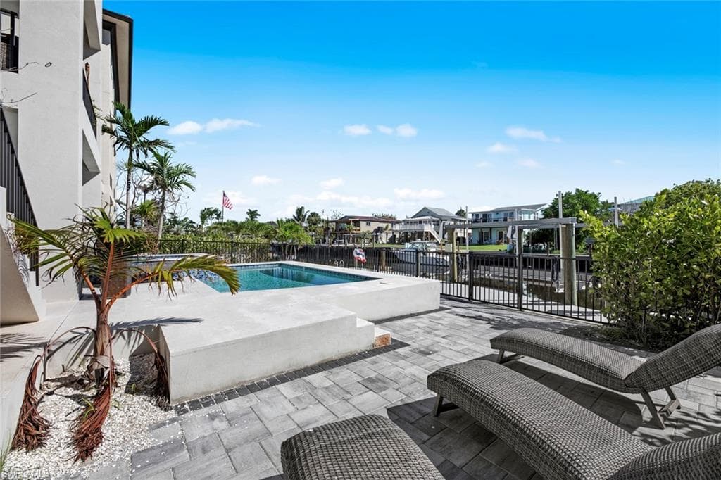 250 Crescent ST-41