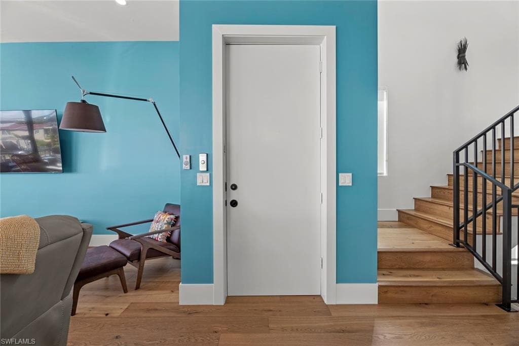 250 Crescent ST-18
