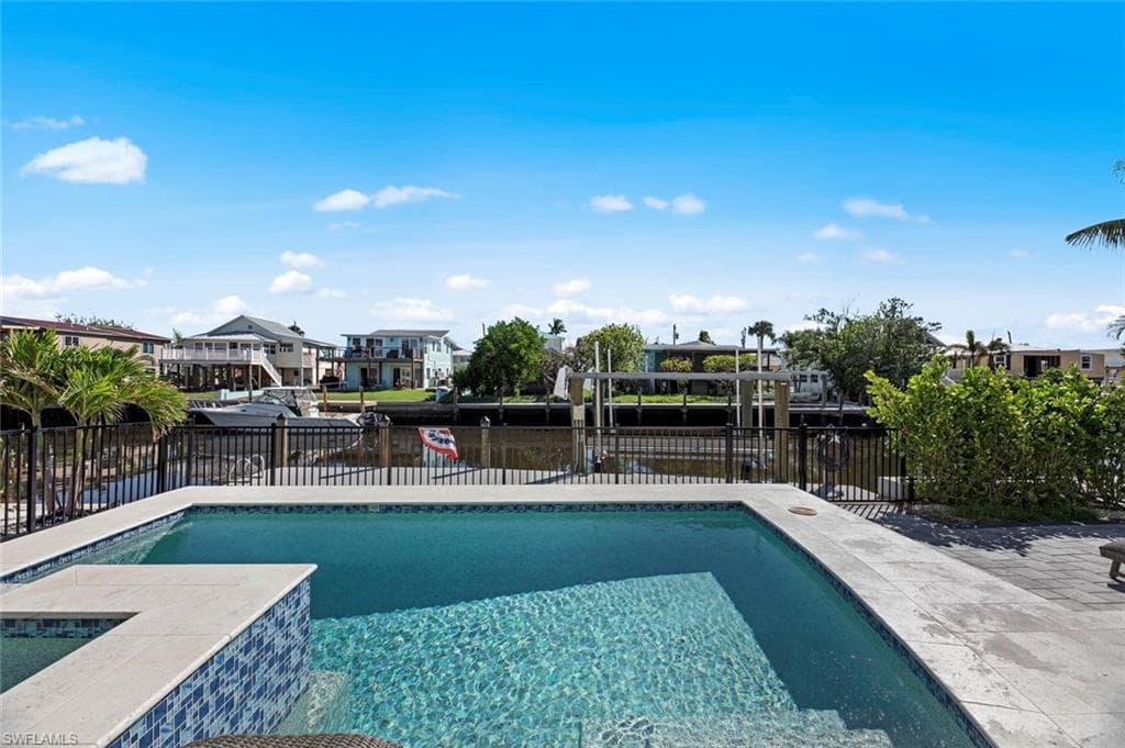 250 Crescent ST-39