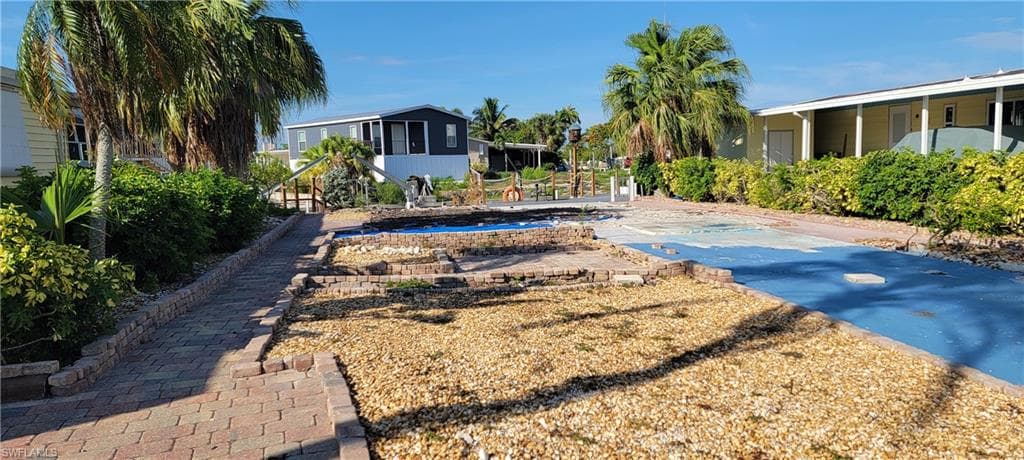 4693 Mai Kai LN-4