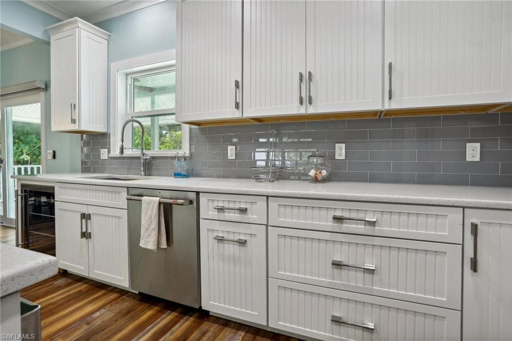 8335 Main ST-25