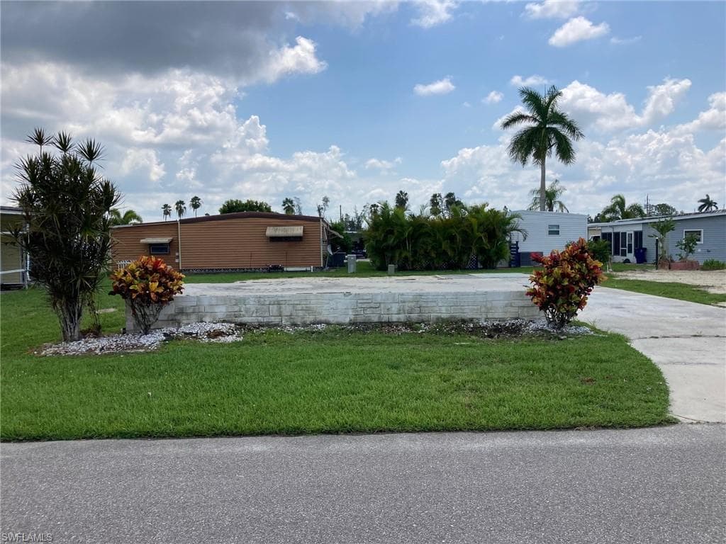 253 Hamlin DR-3