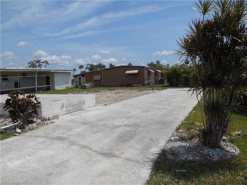 253 Hamlin DR-1
