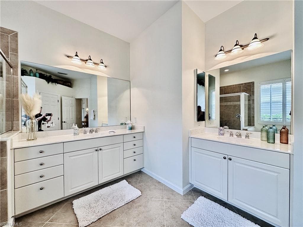 16152 Parque LN-18