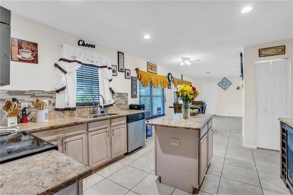 16525 Wellington Lakes CIR-13
