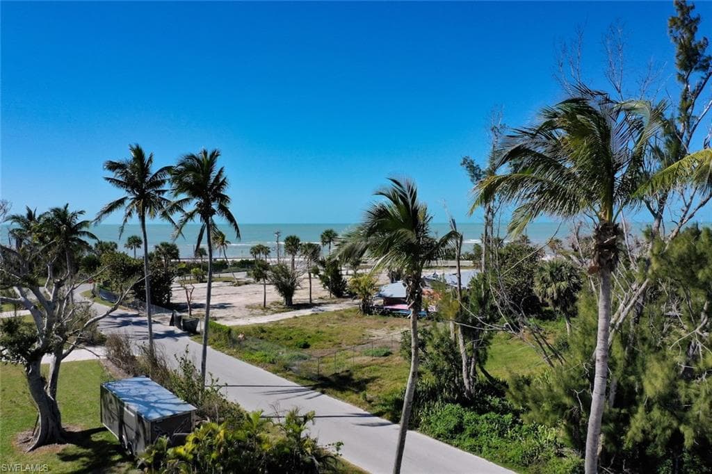 2490 Coconut DR-7