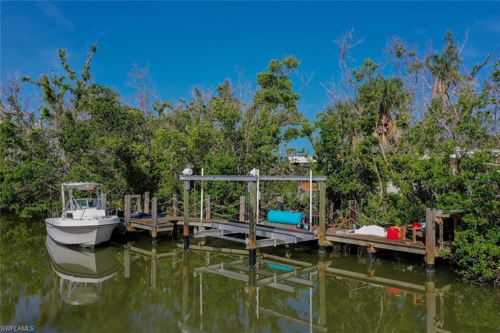 2490 Coconut DR-11