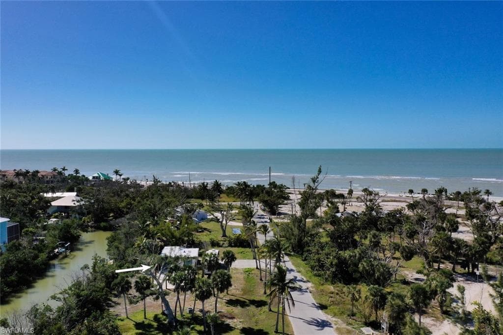 2490 Coconut DR-4