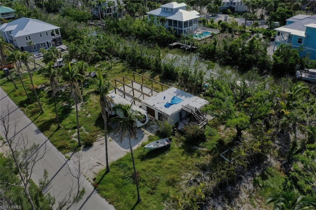 2490 Coconut DR-8