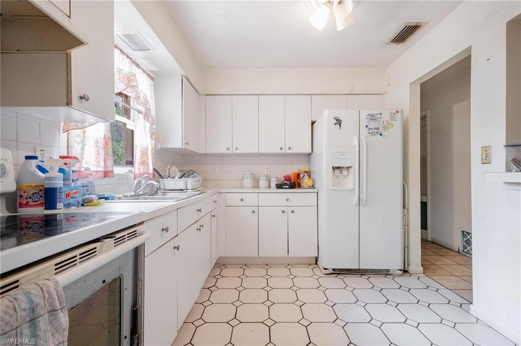 1208 Barnsdale ST-13