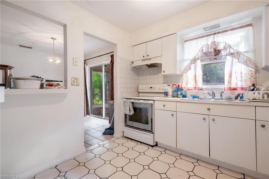 1208 Barnsdale ST-9