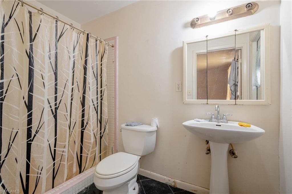 1208 Barnsdale ST-21