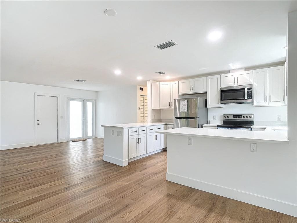 375 CARNABY CT 54-23