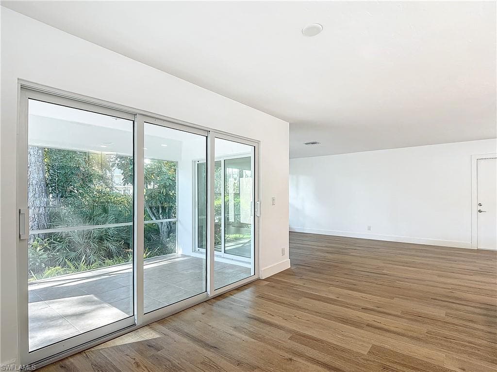 375 CARNABY CT 54-22
