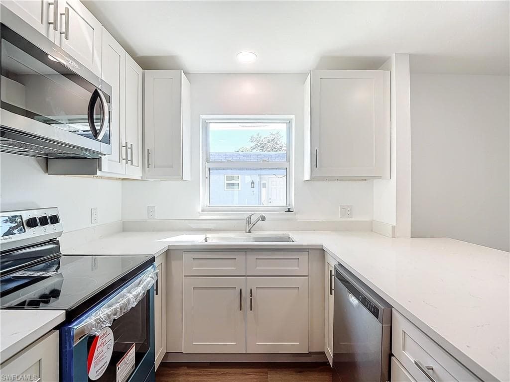 375 CARNABY CT 54-28
