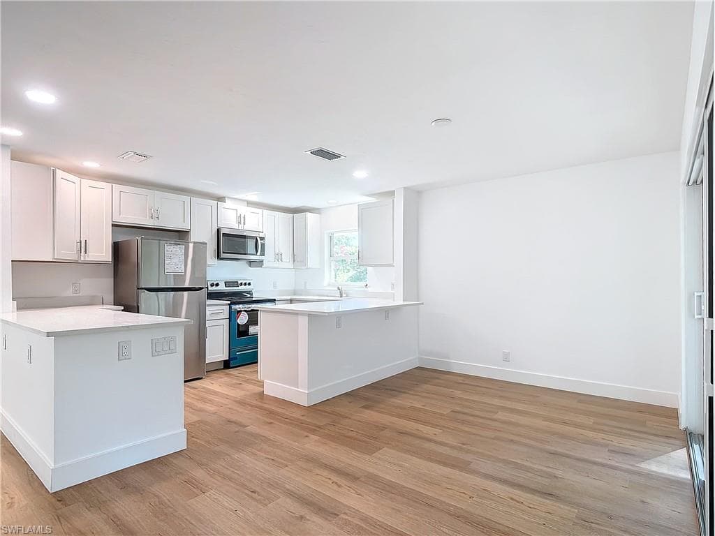 375 CARNABY CT 54-20