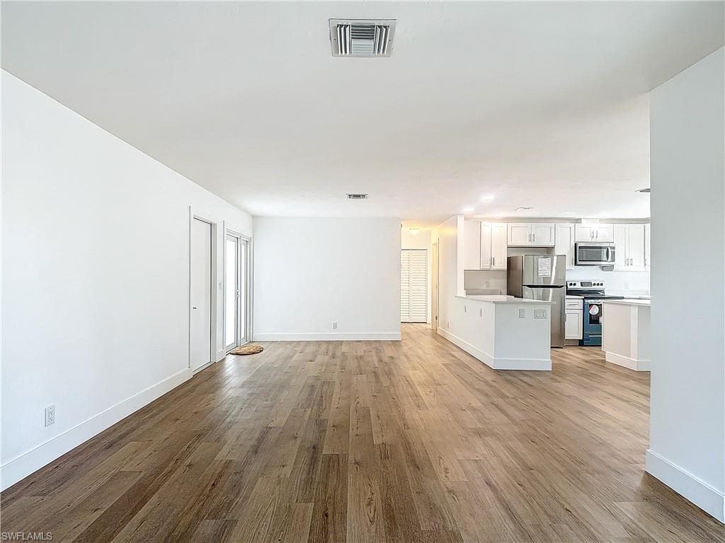 375 CARNABY CT 54-18