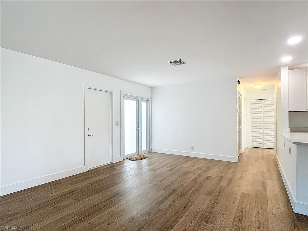 375 CARNABY CT 54-19