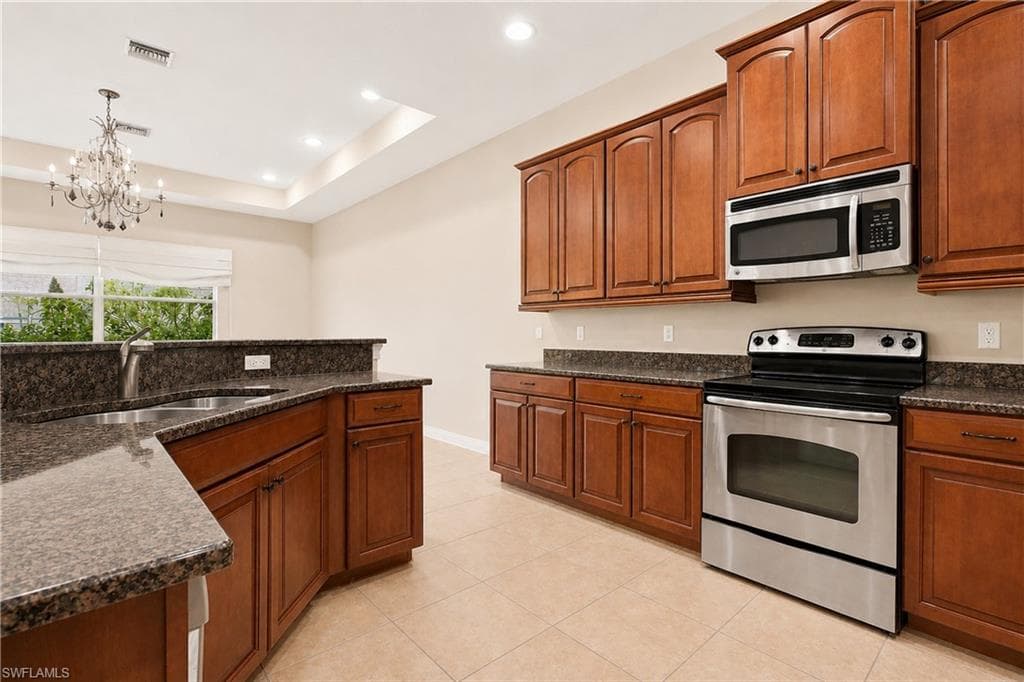 291 Saddlebrook LN-12