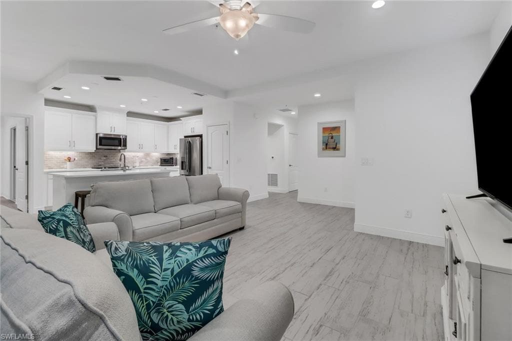 6953 Avalon CIR 1801-13