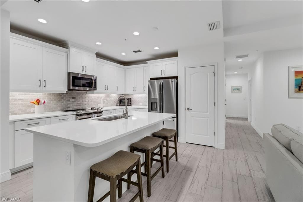 6953 Avalon CIR 1801-5