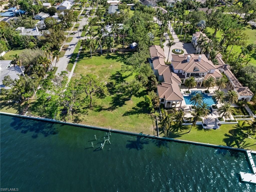 1212 Coconut DR-2