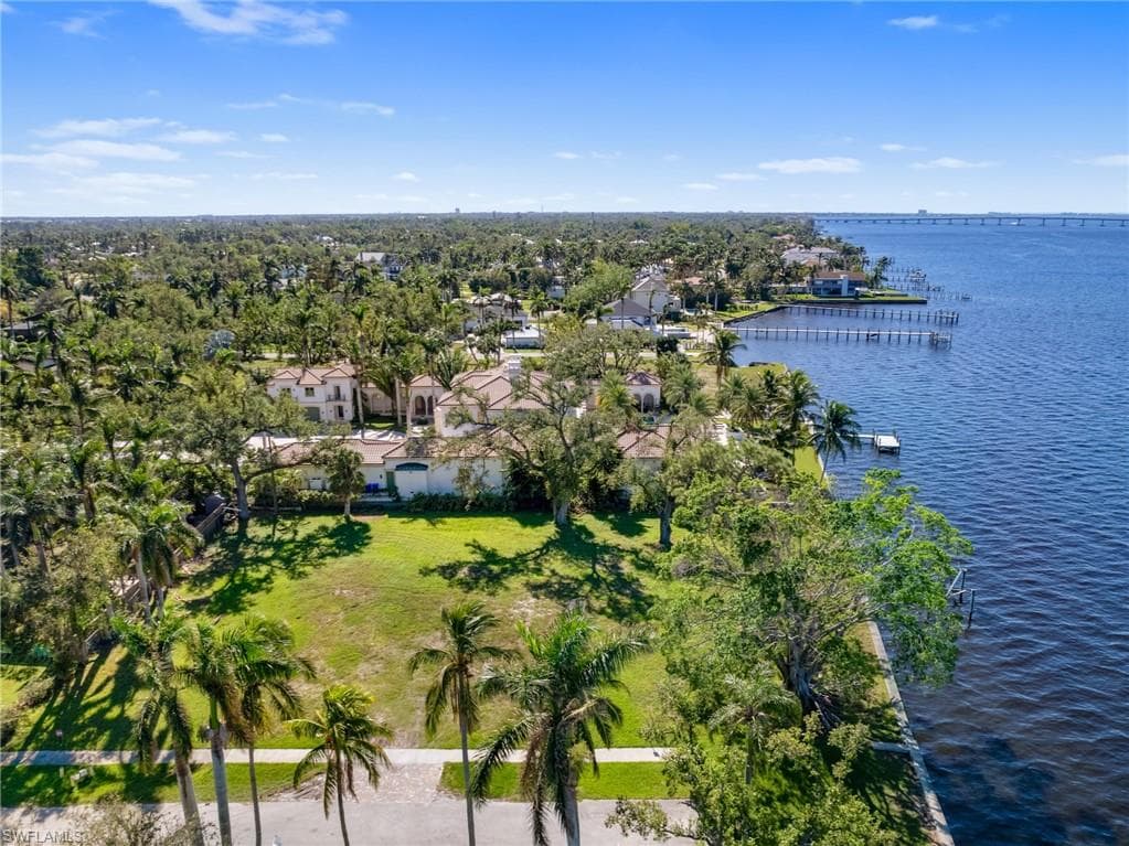 1212 Coconut DR-6