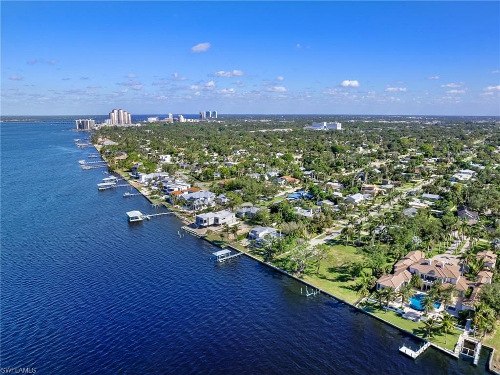 1212 Coconut DR-17