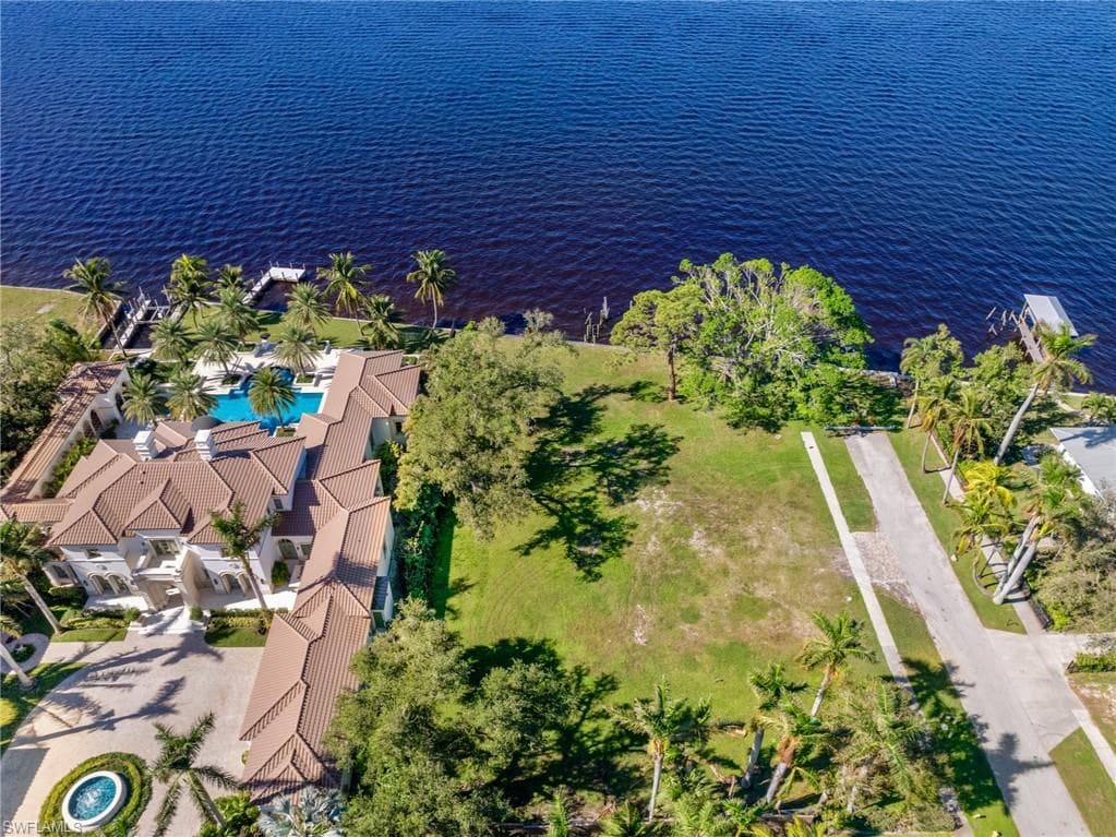 1212 Coconut DR-1