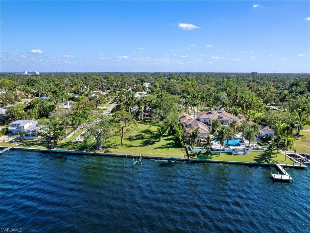 1212 Coconut DR-5