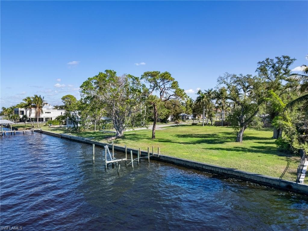1212 Coconut DR-20
