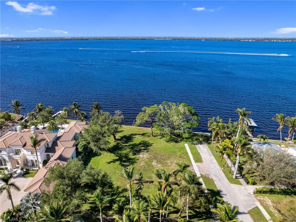 1212 Coconut DR-4