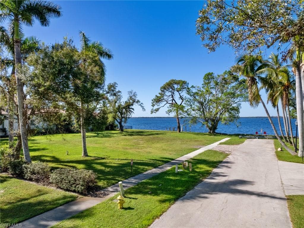 1212 Coconut DR-8